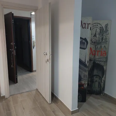 דירה Small Budget Center *