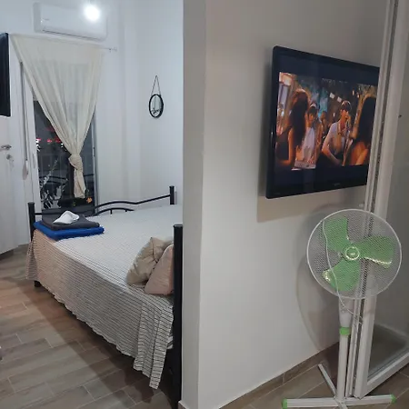 Small Budget Center דירה *