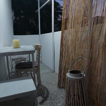 דירה Small Budget Center