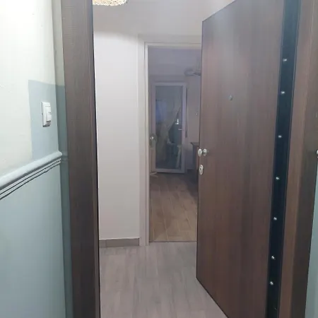 Small Budget Center דירה