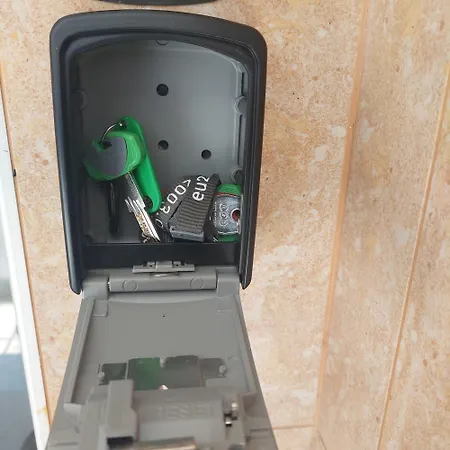 Small Budget Center סלוניקי