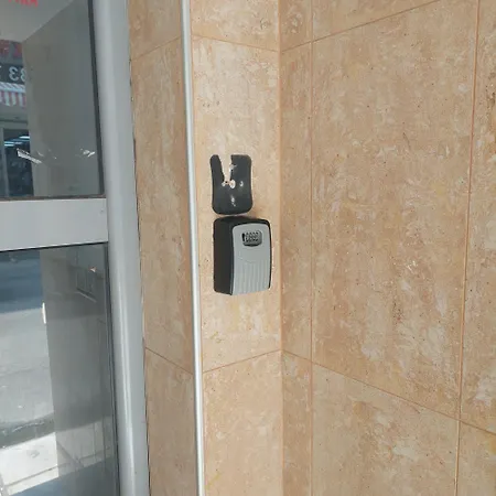 Small Budget Center * 塞萨洛尼基