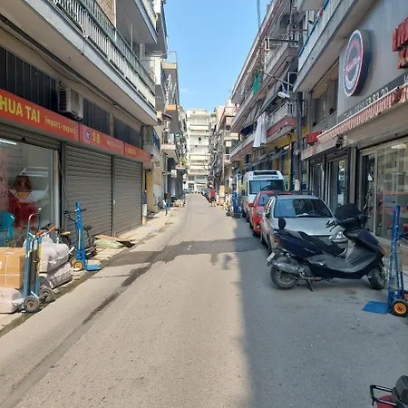 Small Budget Center דירה