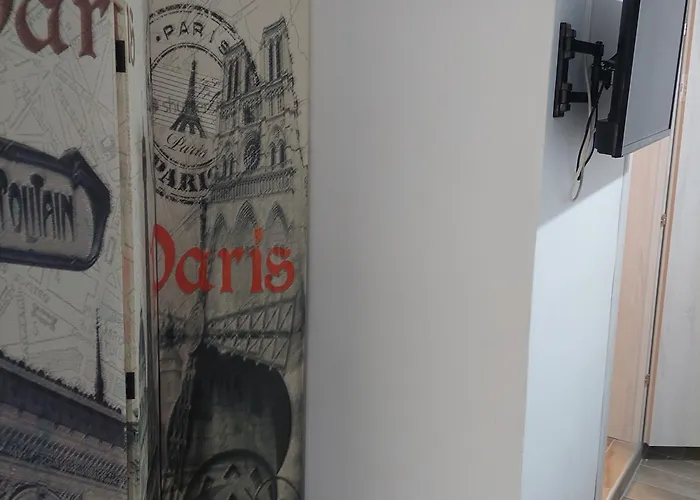 Small Budget Center Apartment *