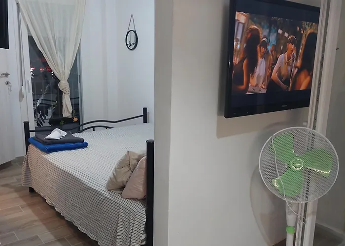 Small Budget Center Apartment *